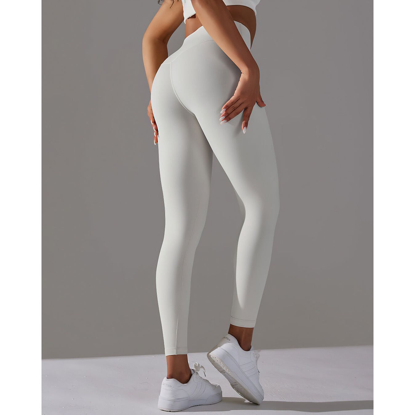 THE SLEEK LEGGINGS