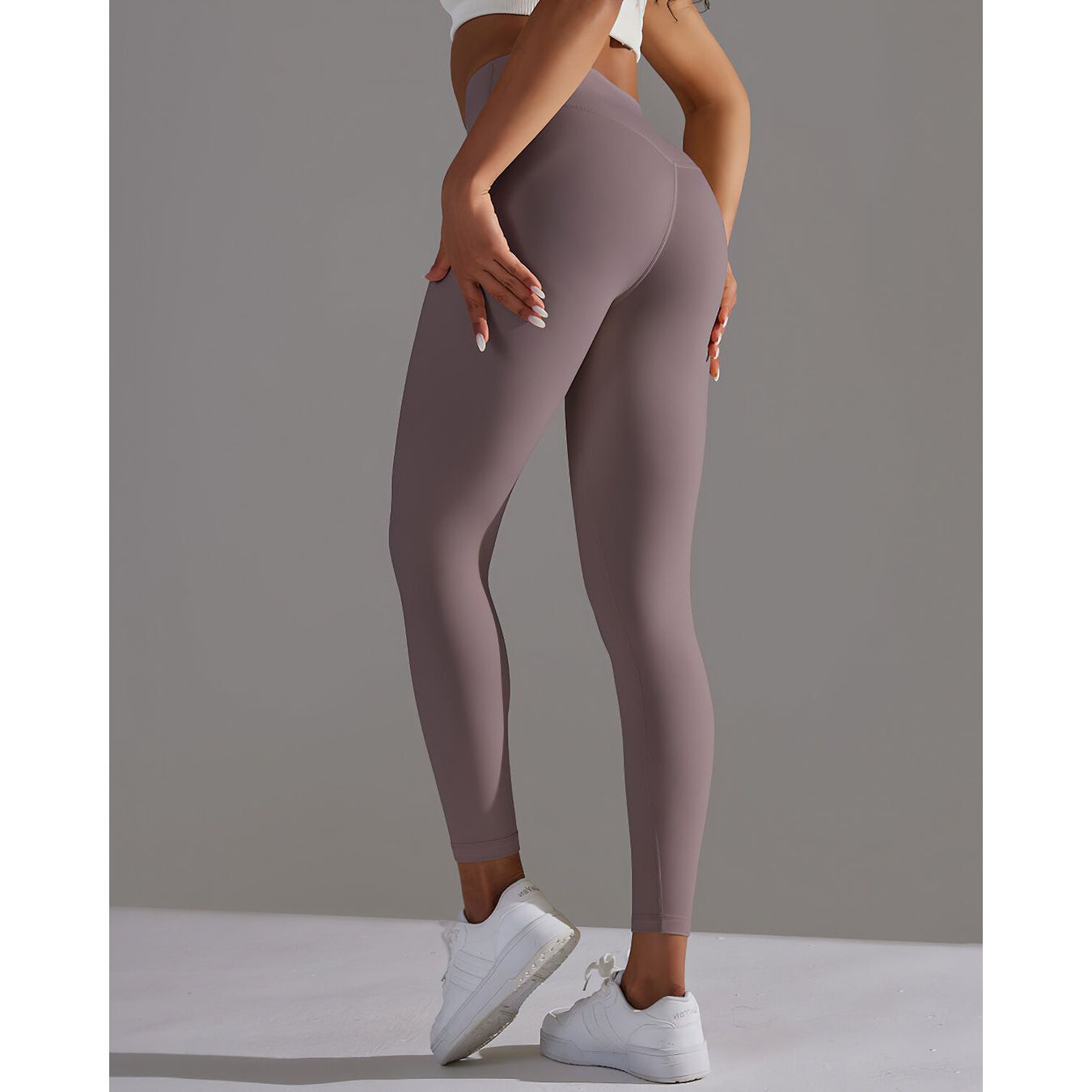 THE SLEEK LEGGINGS