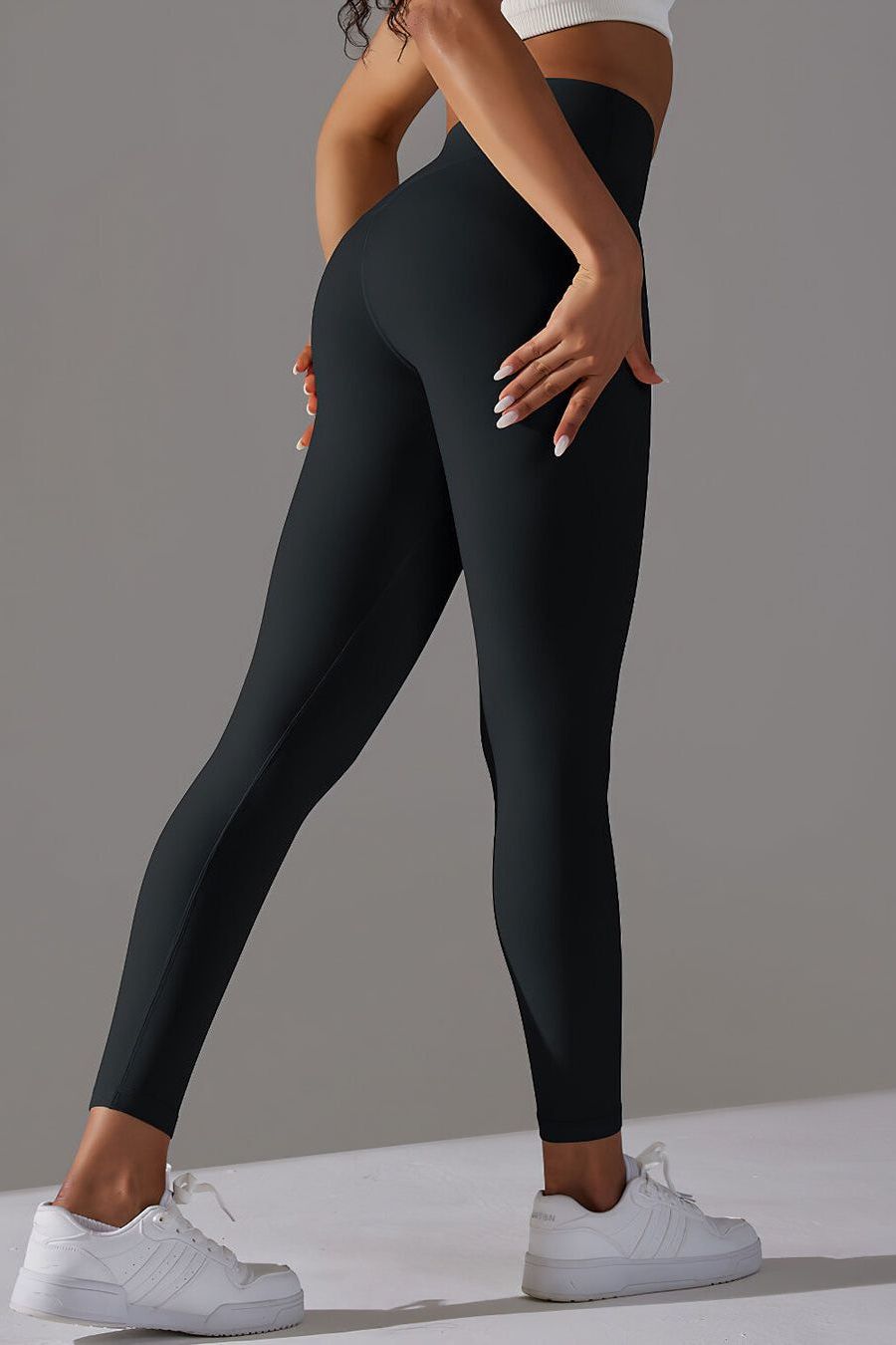 THE SLEEK LEGGINGS