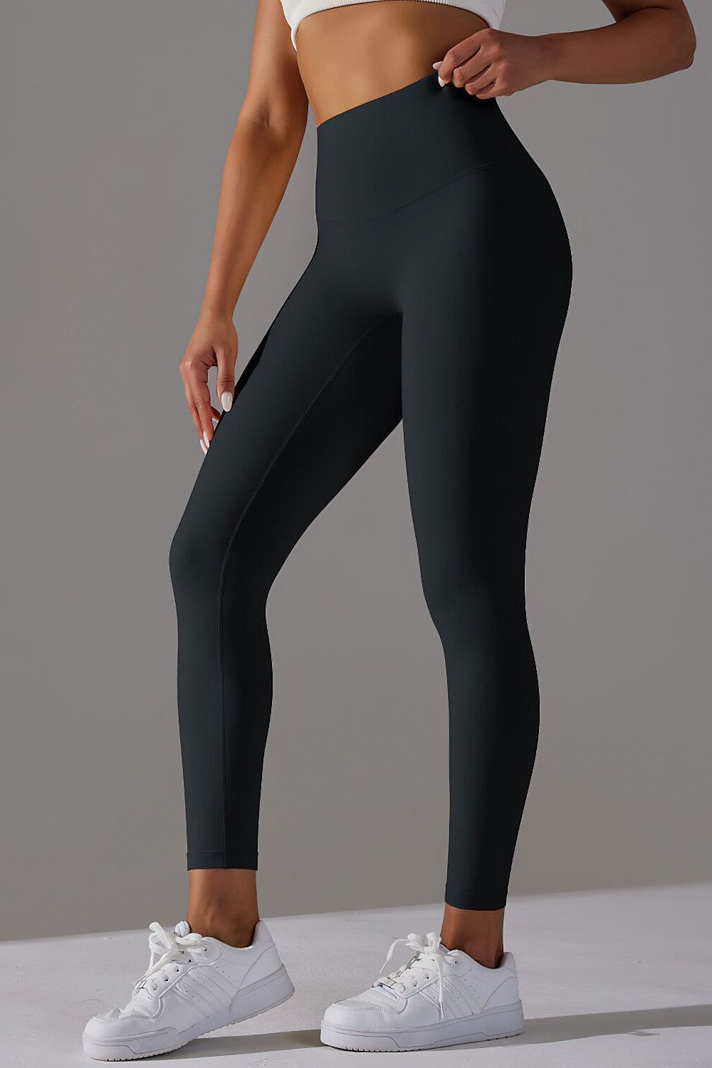 THE SLEEK LEGGINGS