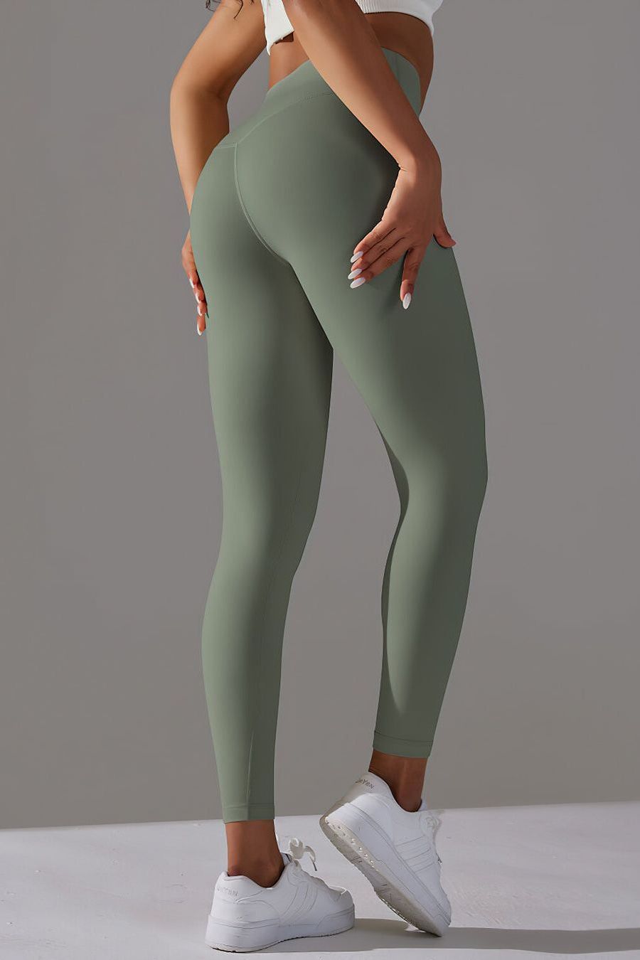 THE SLEEK LEGGINGS