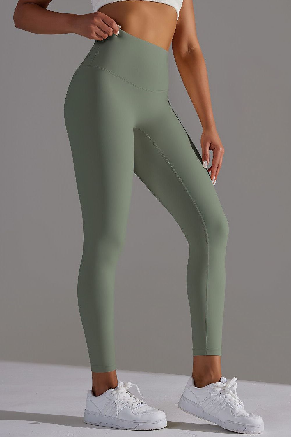 THE SLEEK LEGGINGS