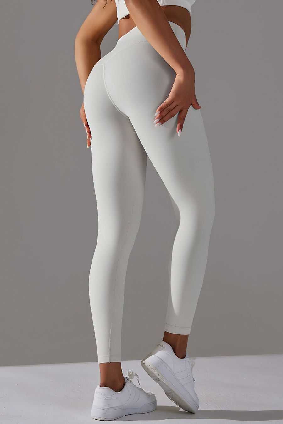 THE SLEEK LEGGINGS