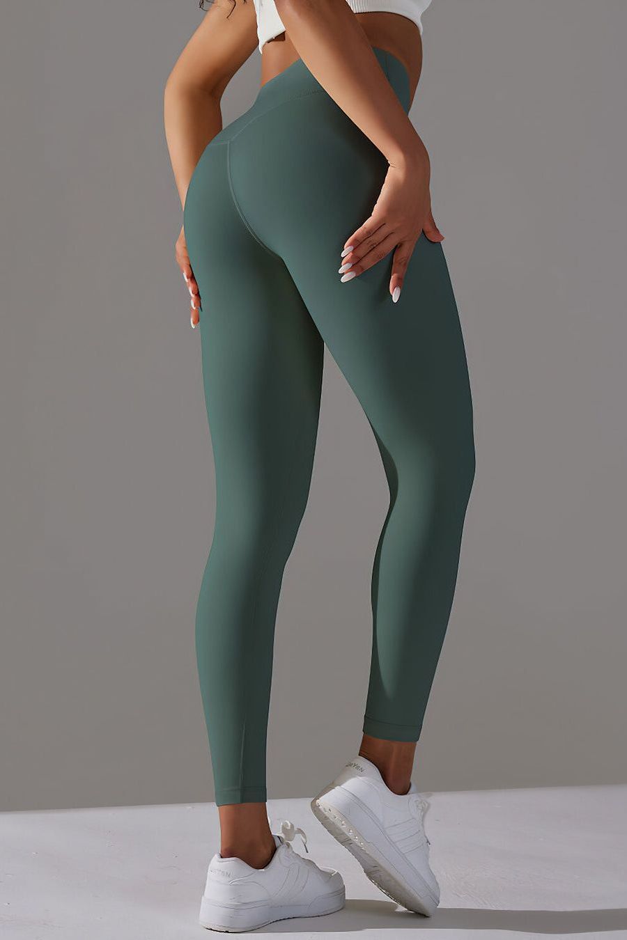 THE SLEEK LEGGINGS