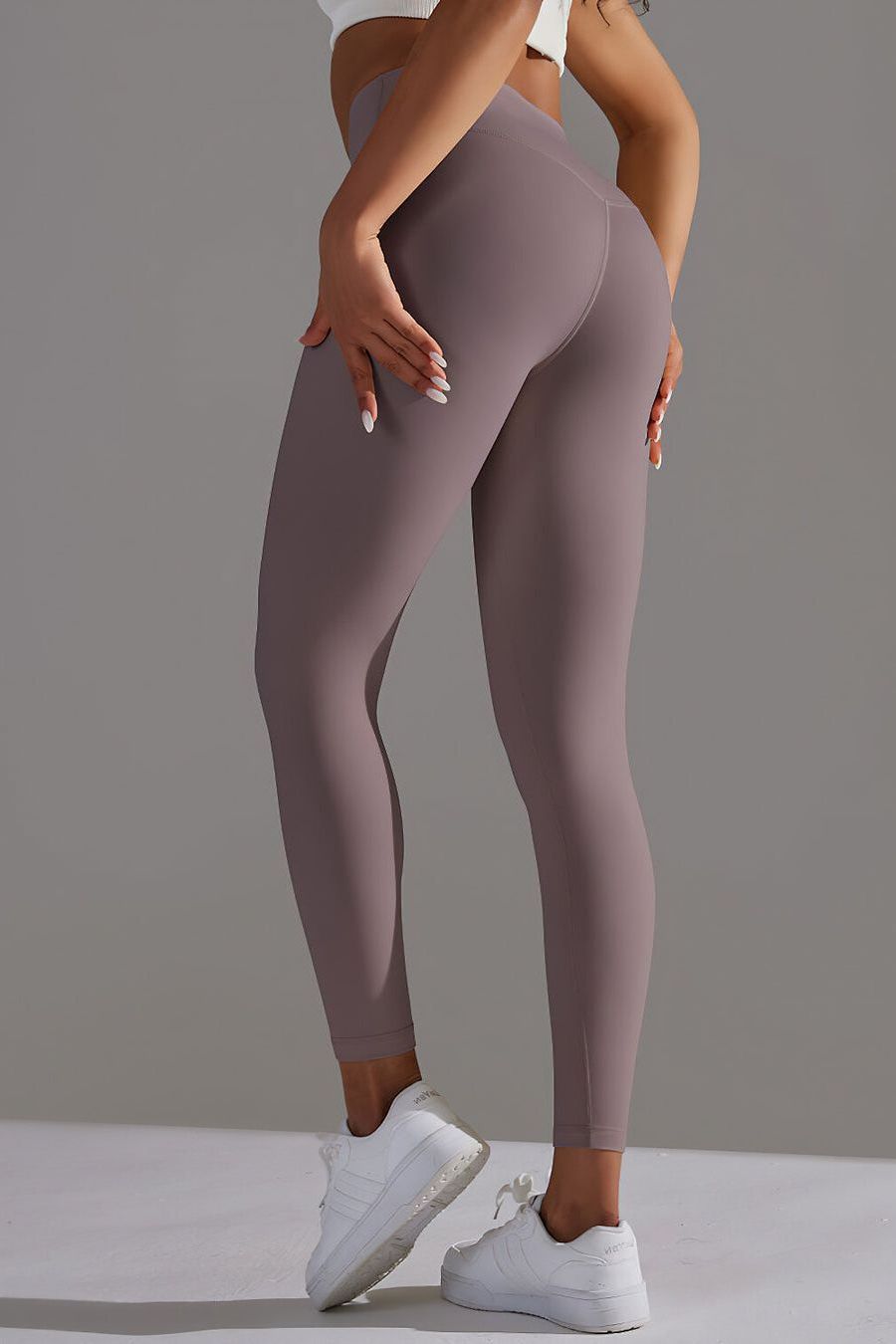 THE SLEEK LEGGINGS