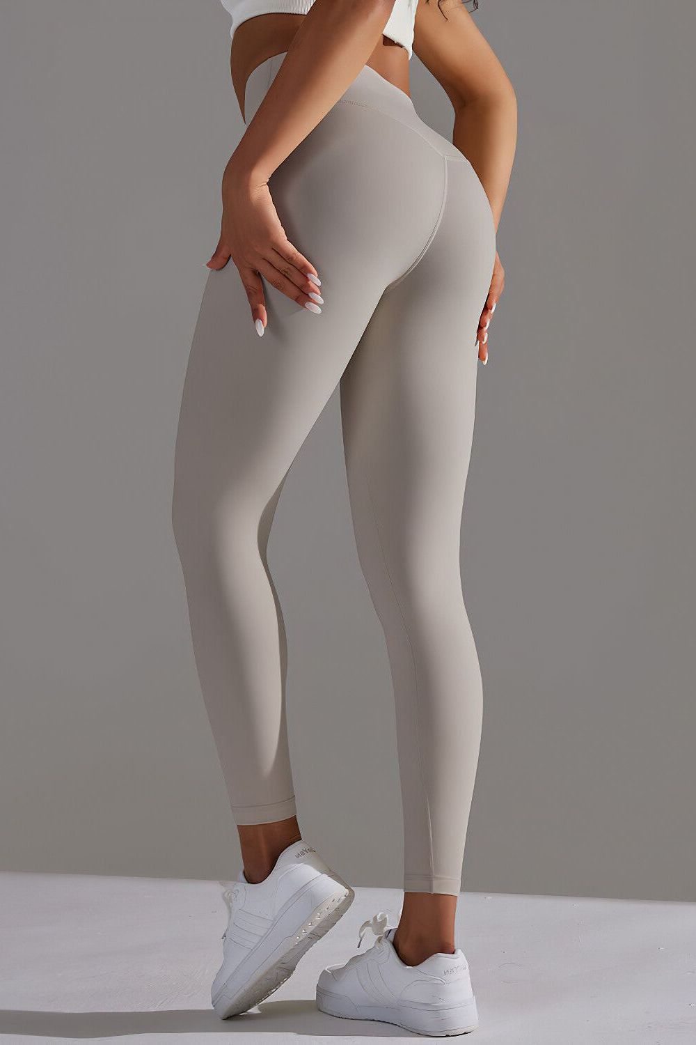 THE SLEEK LEGGINGS
